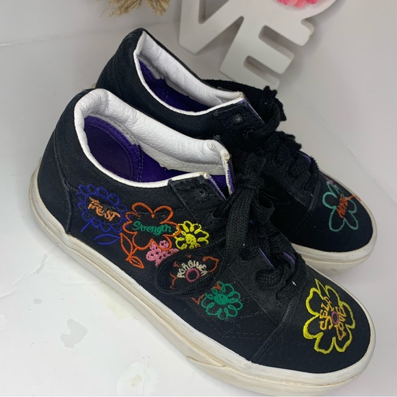 VANS skate shoes.US kids size 13.5. Decor on shoe-flowers, positive vibes - Picture 6 of 15